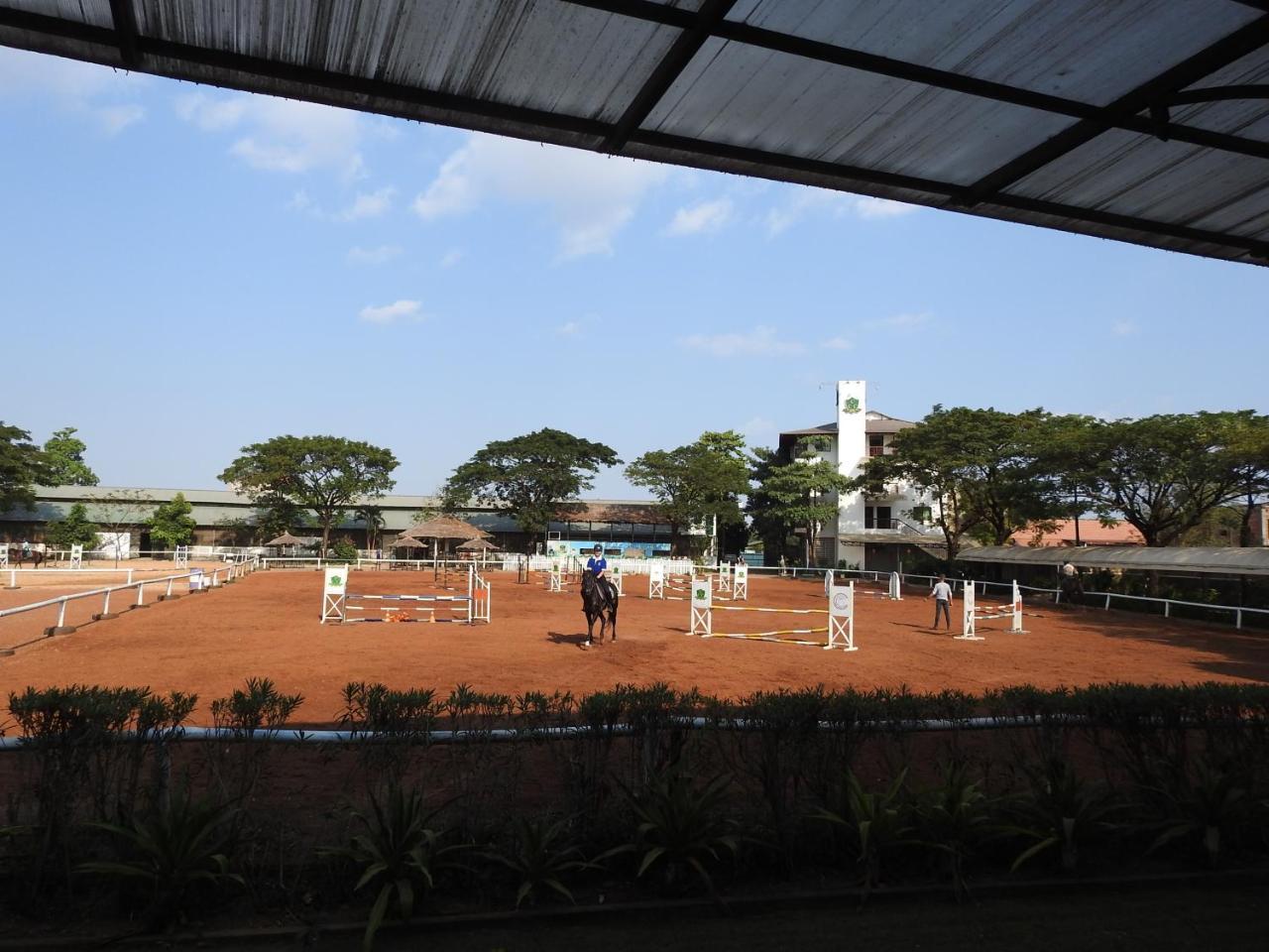 Hotel Cambodian Country Club Phnom Penh Exterior foto